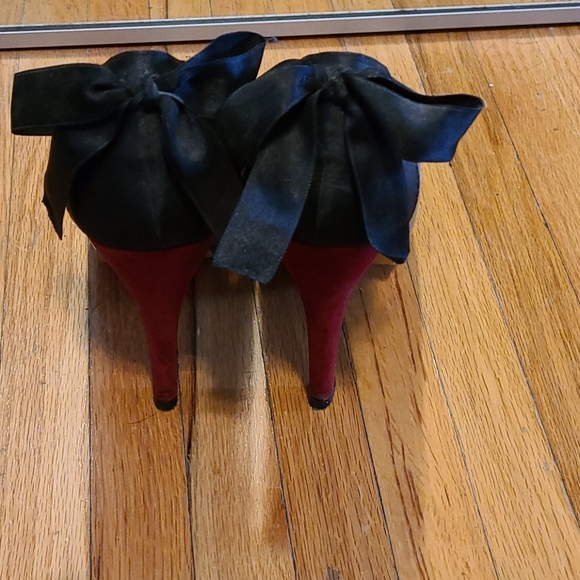 Shoes - Picture 3 of 4